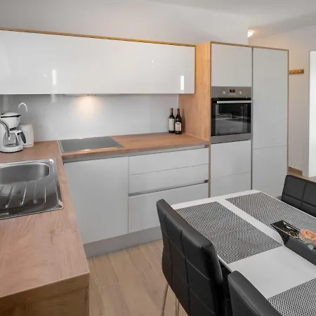 Appartement Lucia-2 By Interhome Kmeti